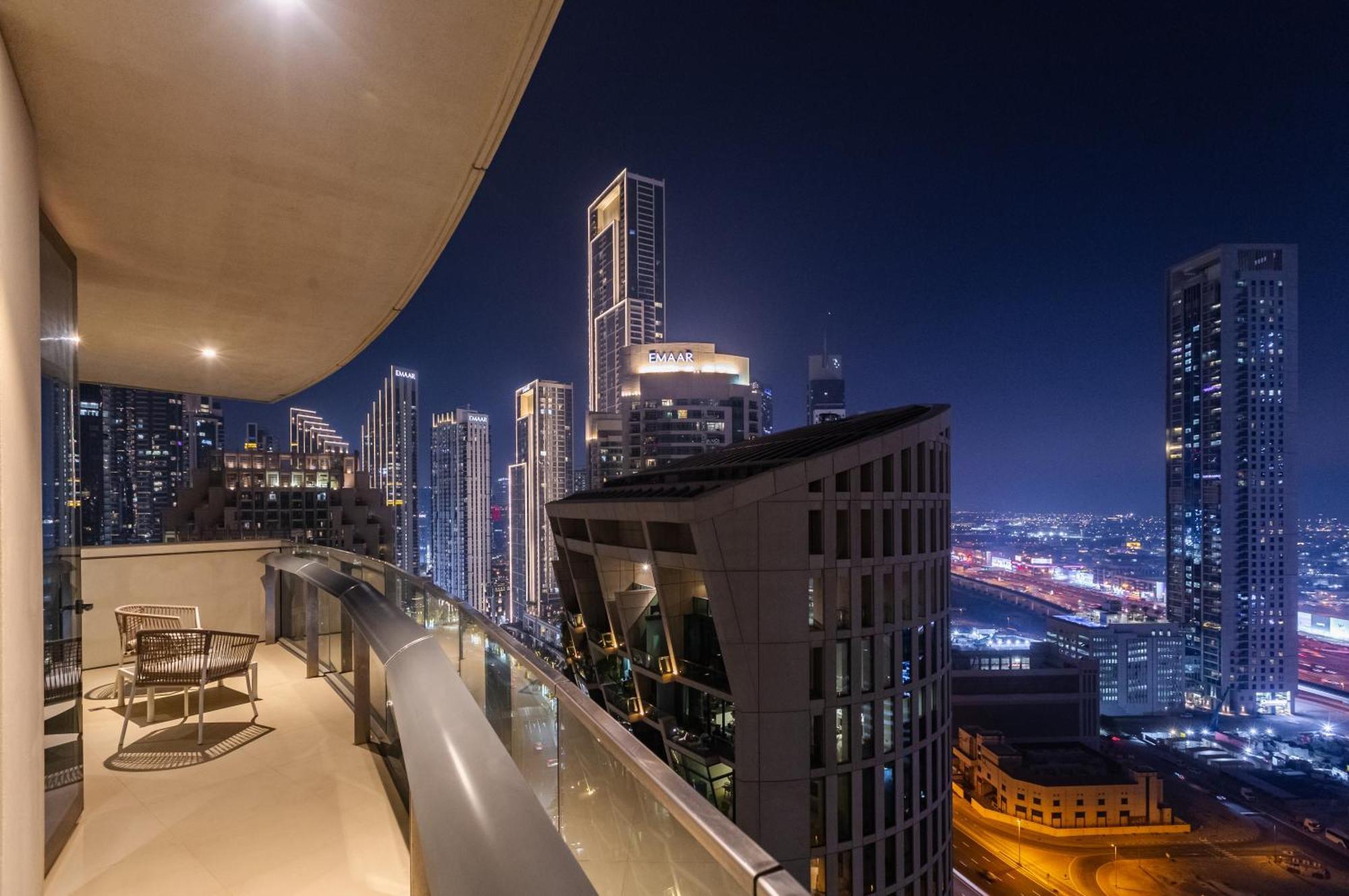 Lägenhet Mall Direct Connection - Burj Vista Dubai