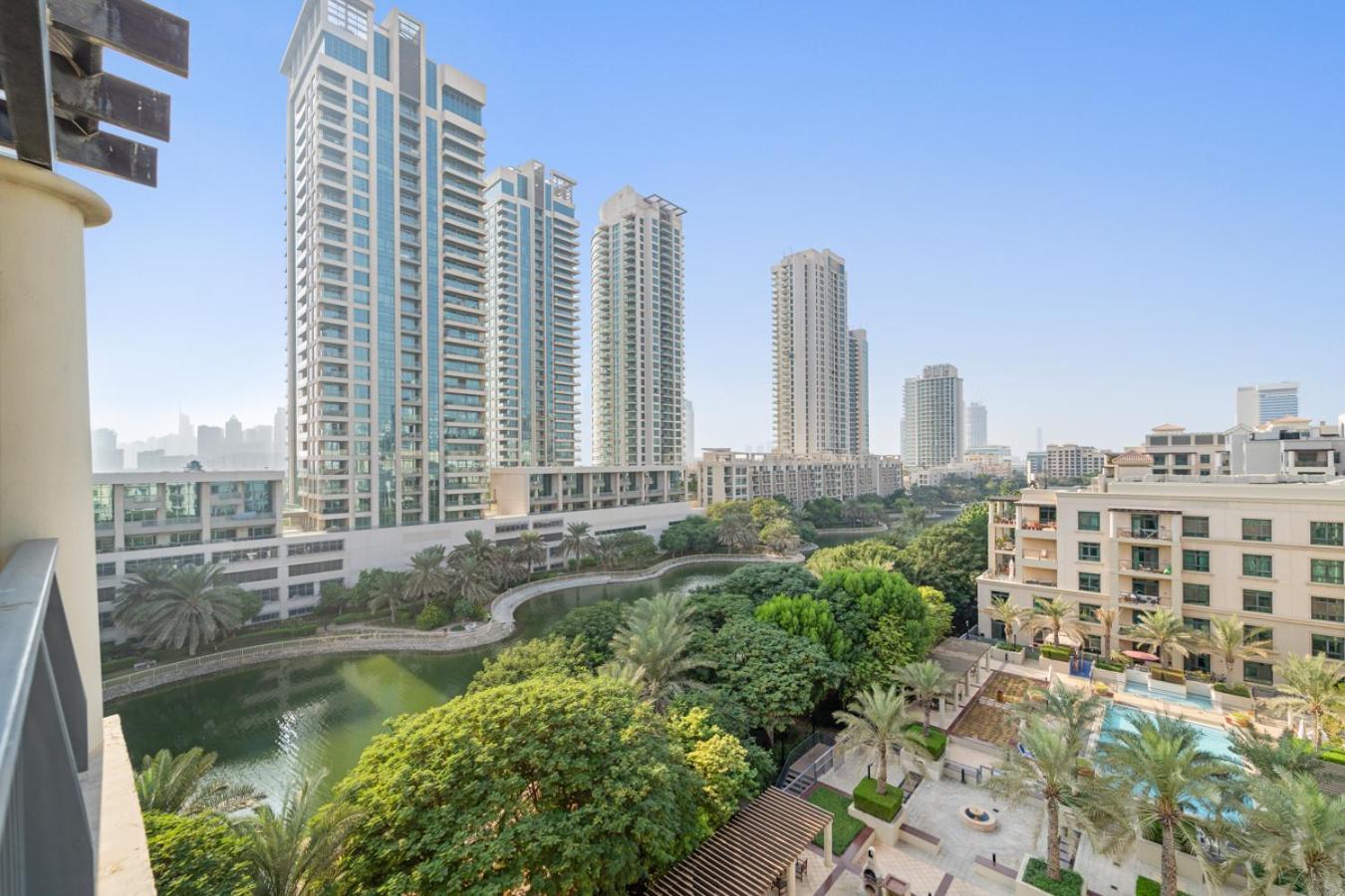 Stunning 2-bedroom Travo Apartemen