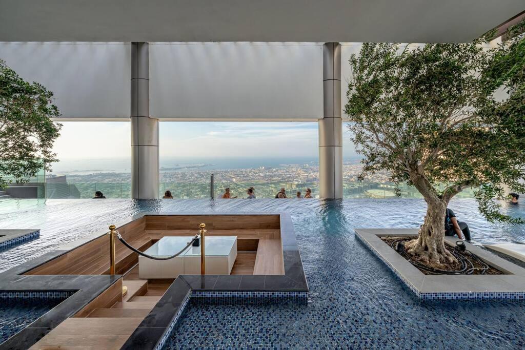 Magical With Rooftop Pool & Burj Khalifa View! * Dubái