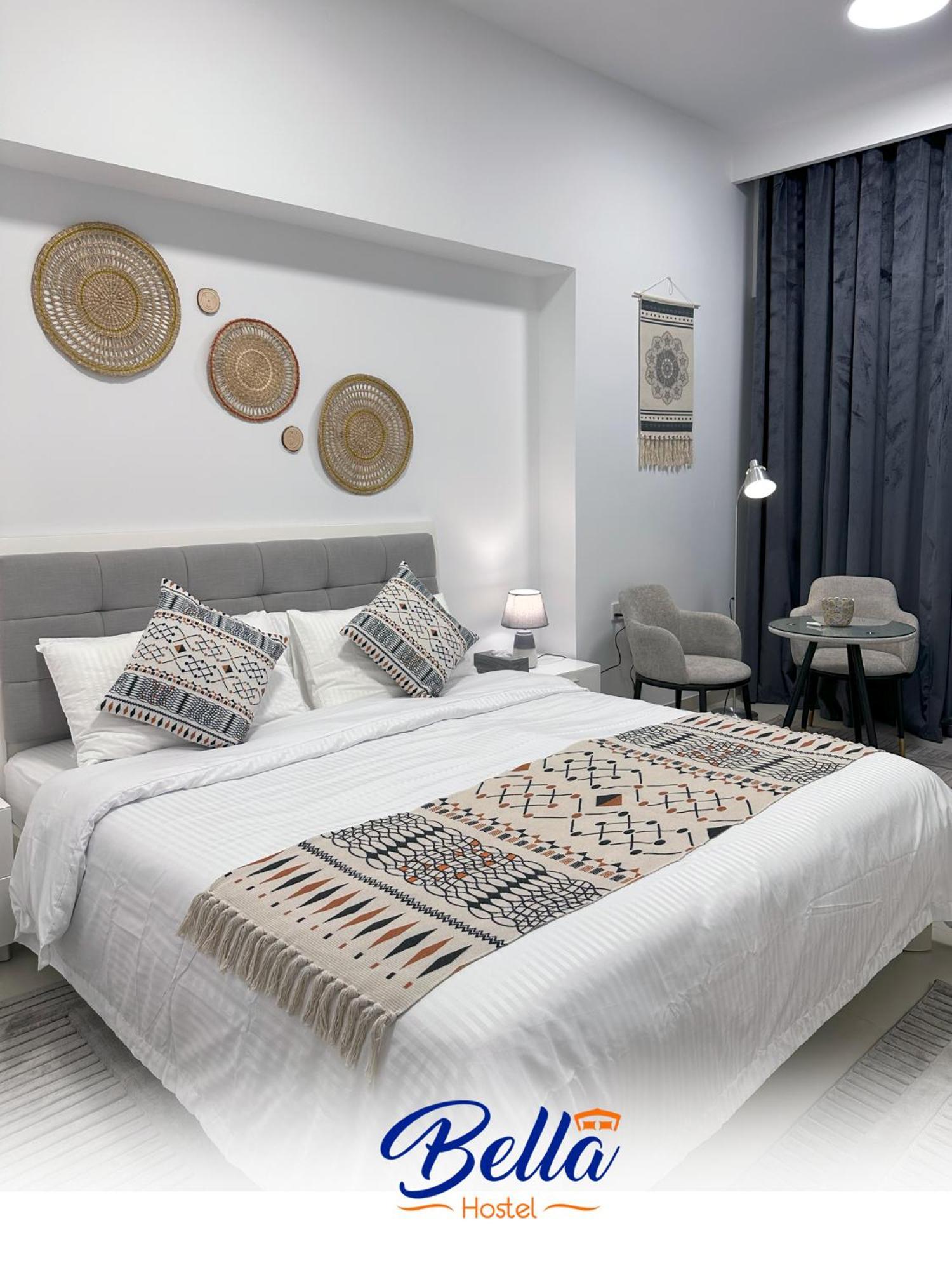 Bella - Luxury Private Master With Balcony Accommodatie bij particulieren