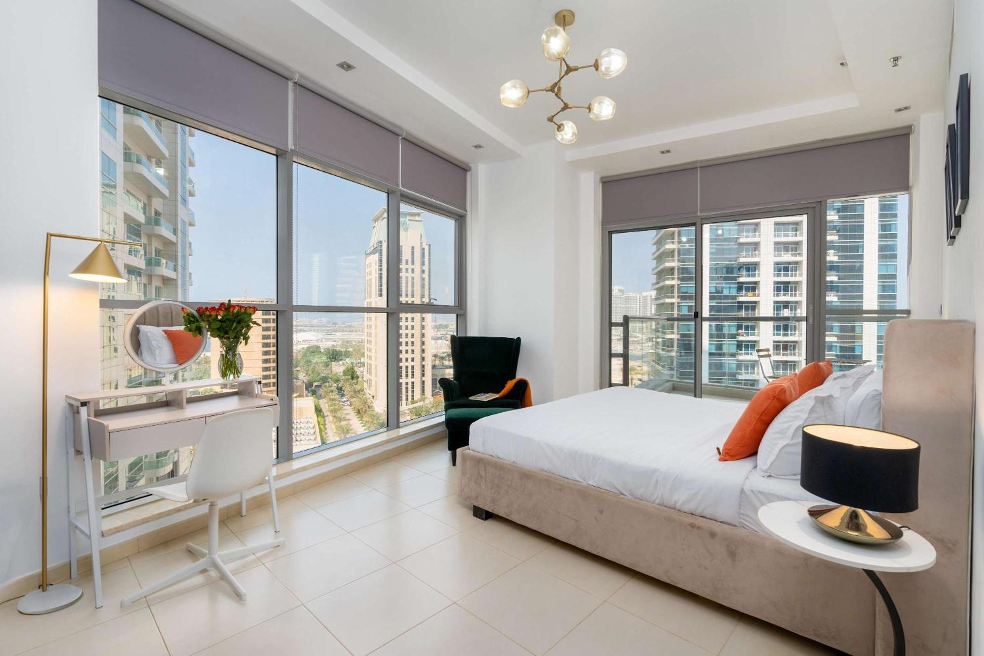 Sky View Marina - 2br - Private Beach - Cityapartmentstay
