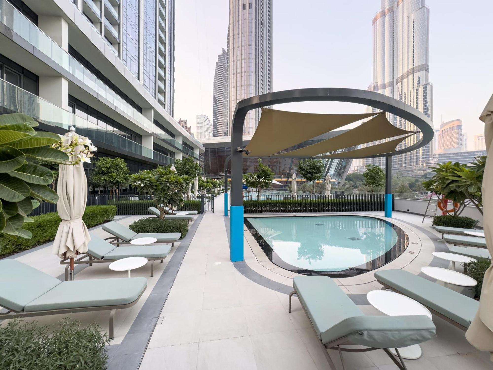 Luxury 1br 5min To Mall Burj Khalifa View From Pool Aparthotel