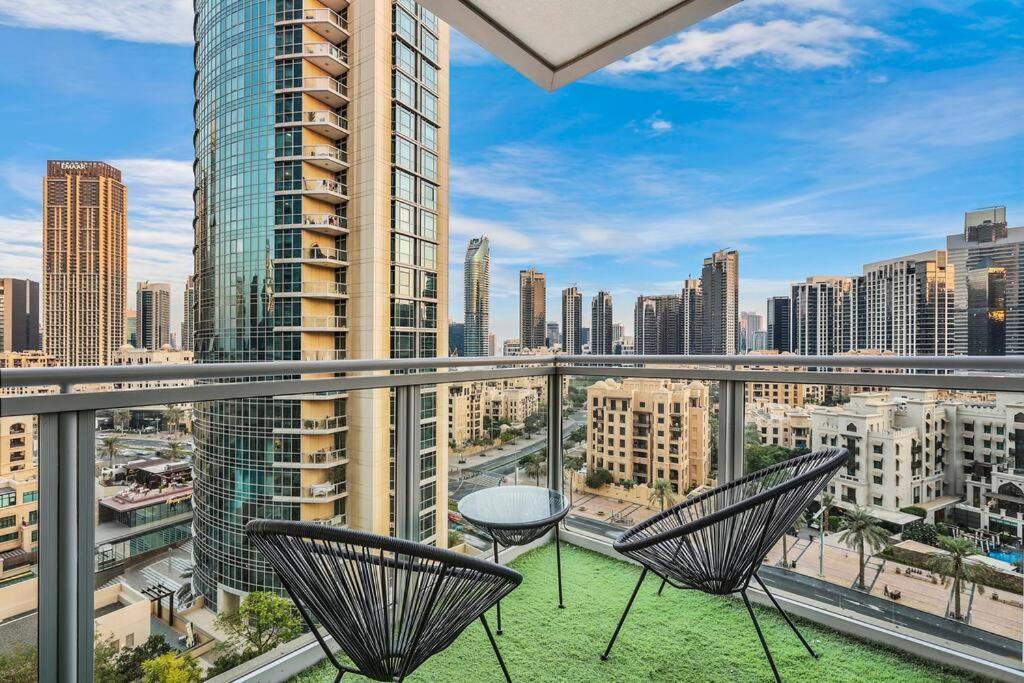 First Class 2br With Full Downtown Skyline View *