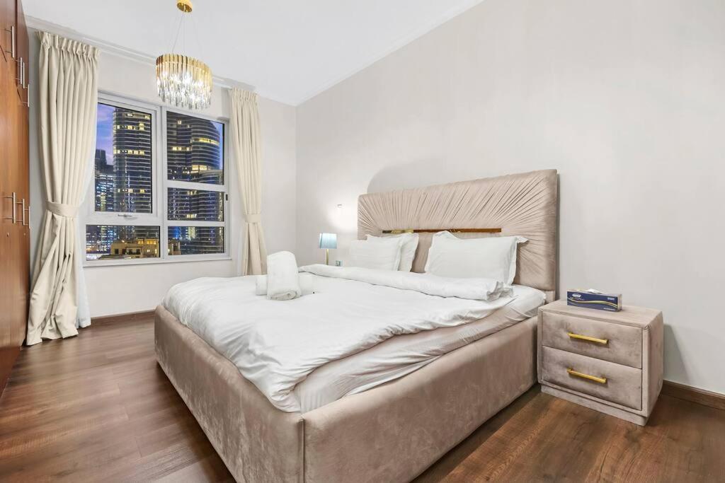 First Class 2br With Full Downtown Skyline View Dubai