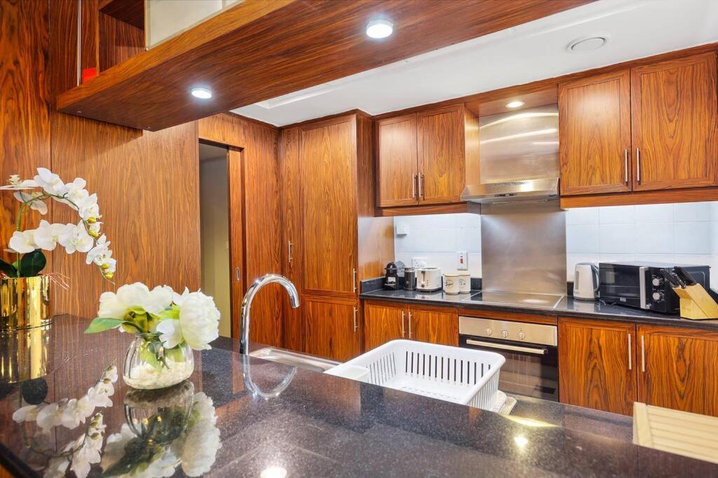 Apartment First Class 2br With Full Downtown Skyline View