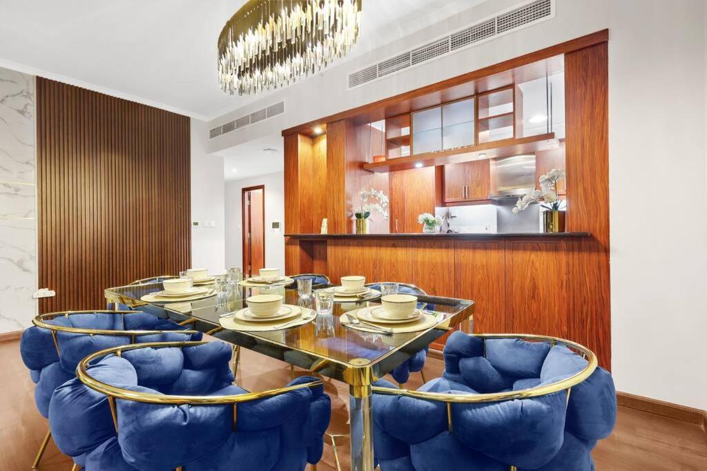 First Class 2br With Full Downtown Skyline View Apartment *