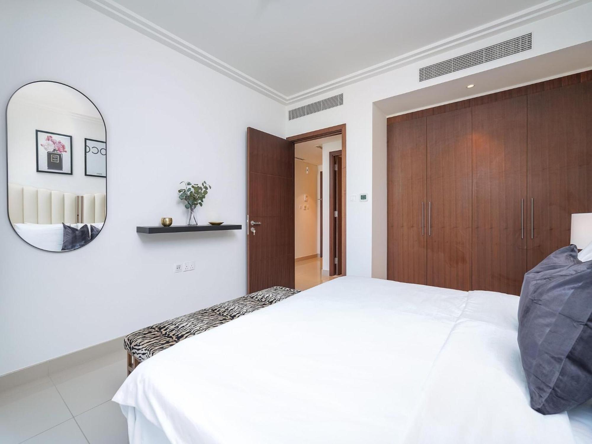 Apartment Luxurious Stylish Across Mall Burj Khalifa City Views *