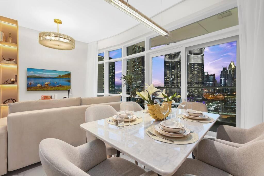 First Class 1br Modern Downtown Oasis Dubaï