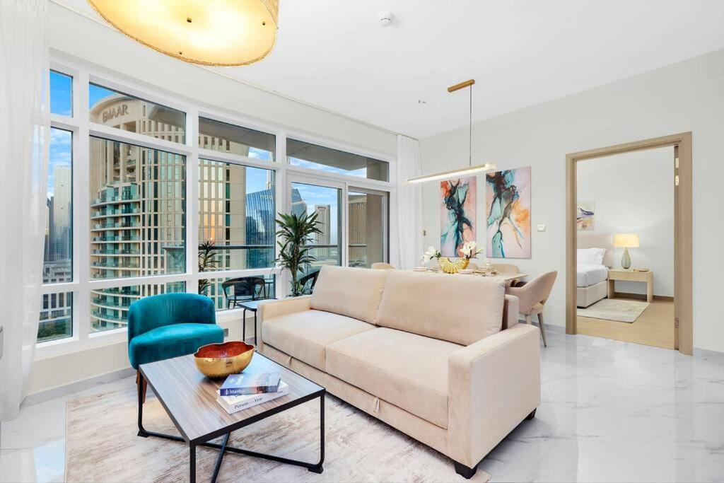 First Class 1br Modern Downtown Oasis *