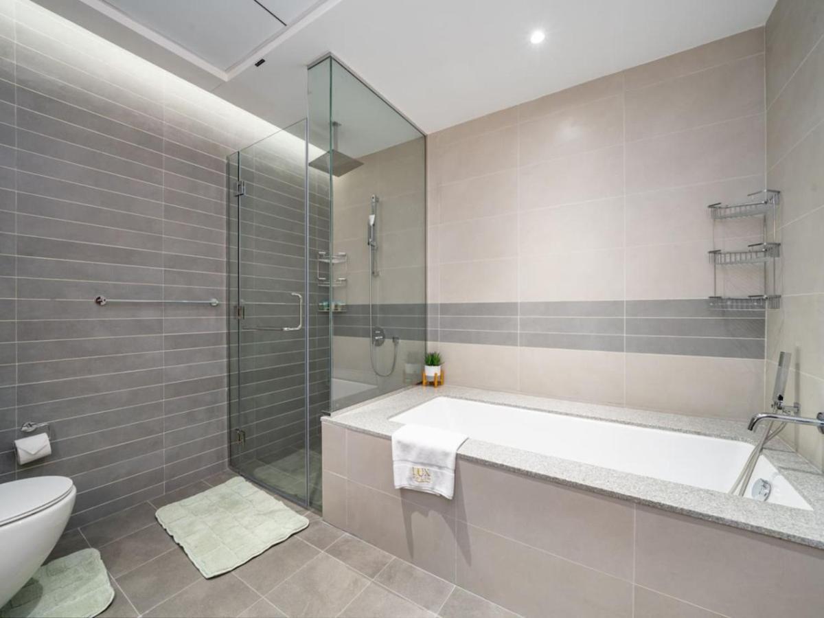 Elegant 2-bed Escape With Frame & Difc Views Dubaï