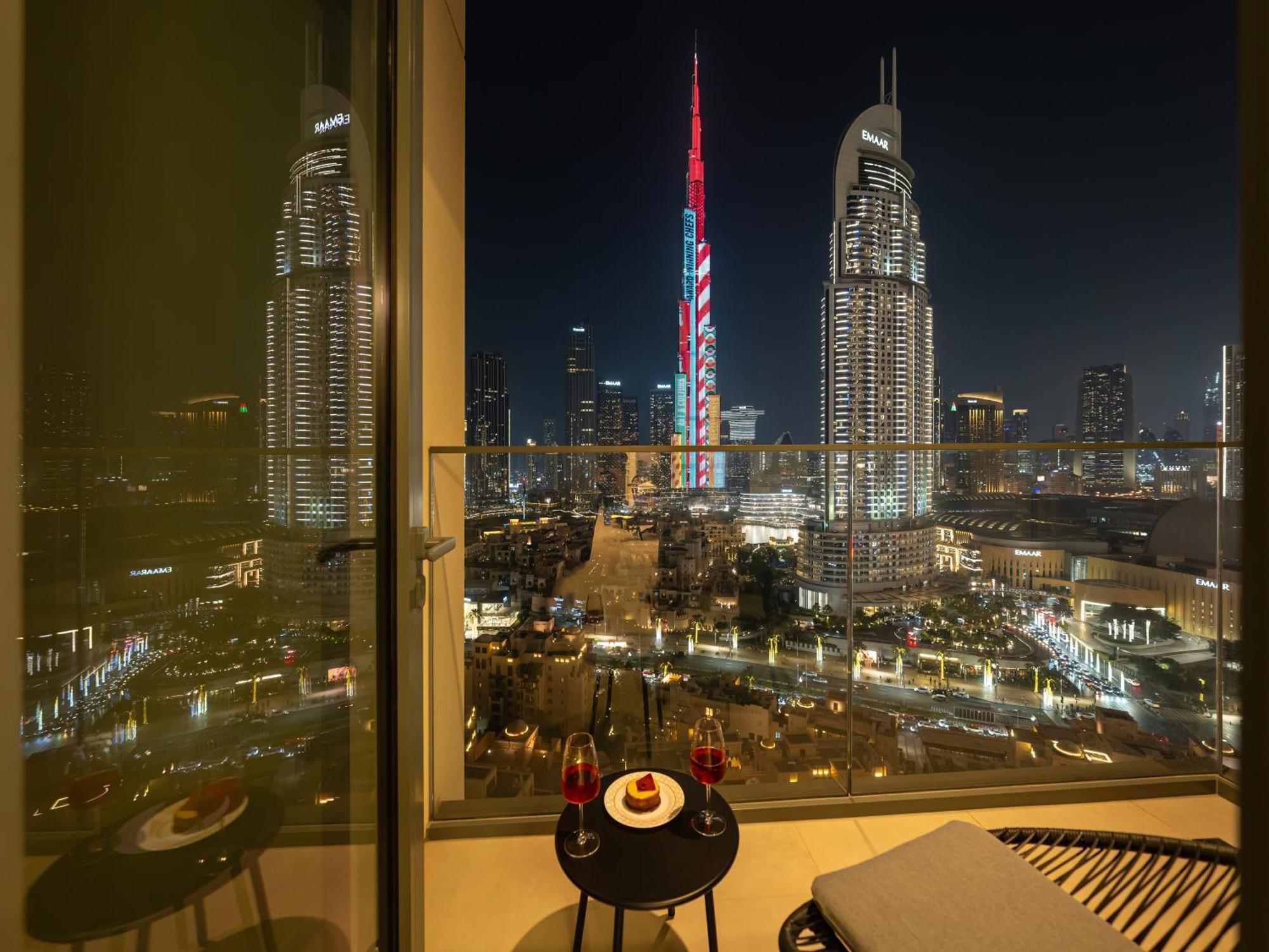 Burj Khalifa View Luxe 2br, 5 Mins Walk To Mall Dubai