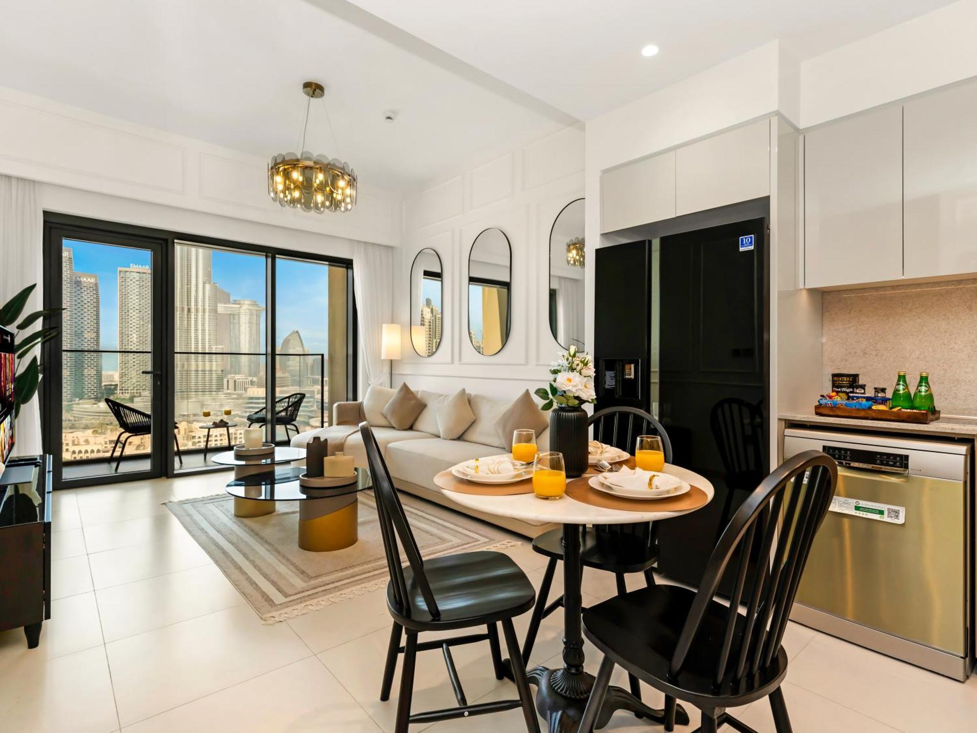 Burj Khalifa View Luxe 2br, 5 Mins Walk To Mall Apartment Dubai