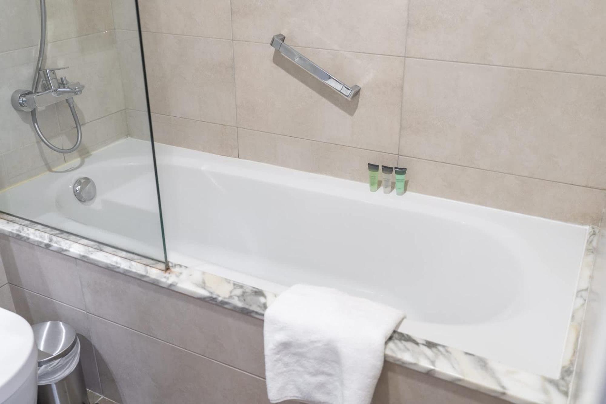 Modern Cozy 2-bedroom In Business Bay *