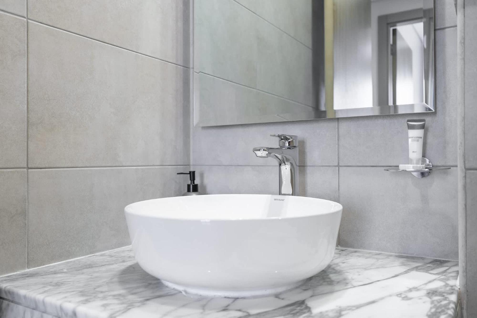 Modern Cozy 2-bedroom In Business Bay * Dubai