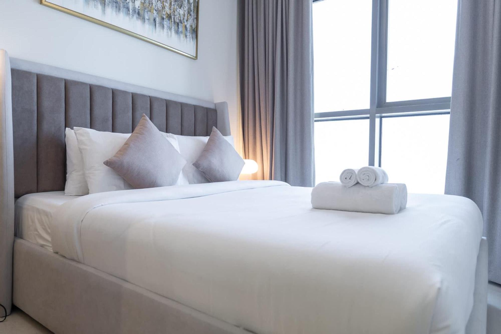 Modern Cozy 2-bedroom In Business Bay Apartment *
