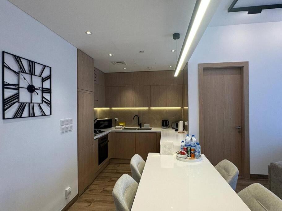 Luxury In Oakley Square Residences, Jvc Appartamento