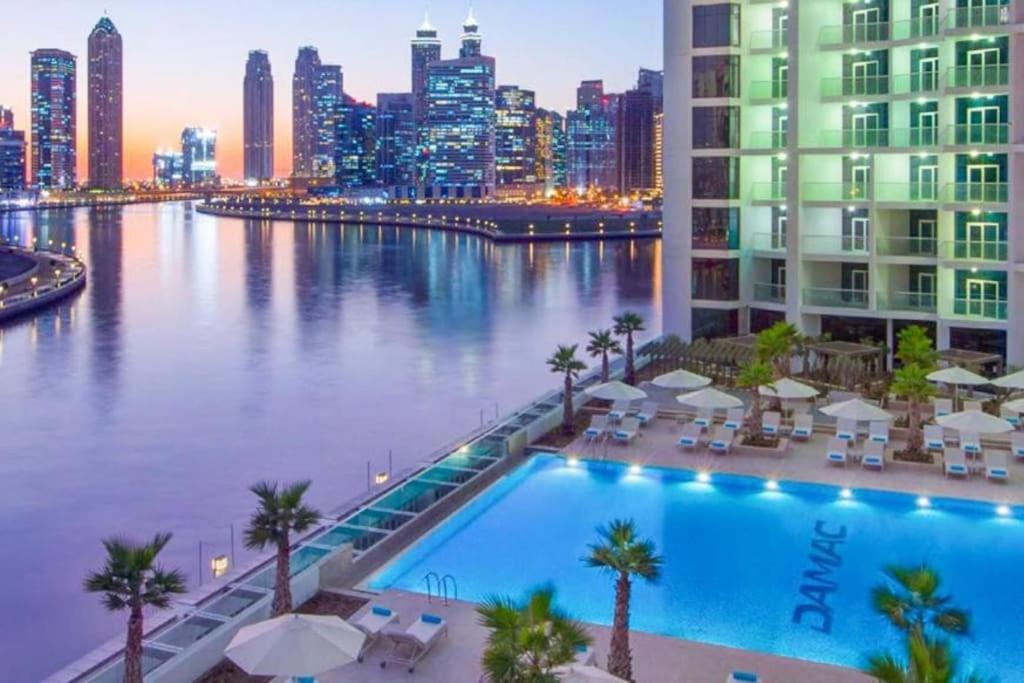 Apartment Chic With Balcony - Canal Bay & Pool Views