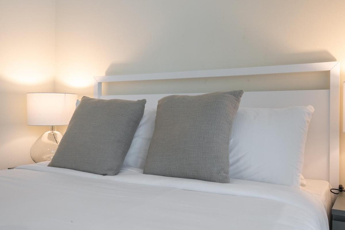 Serene 1-bedroom Perfect For Family In Marina *