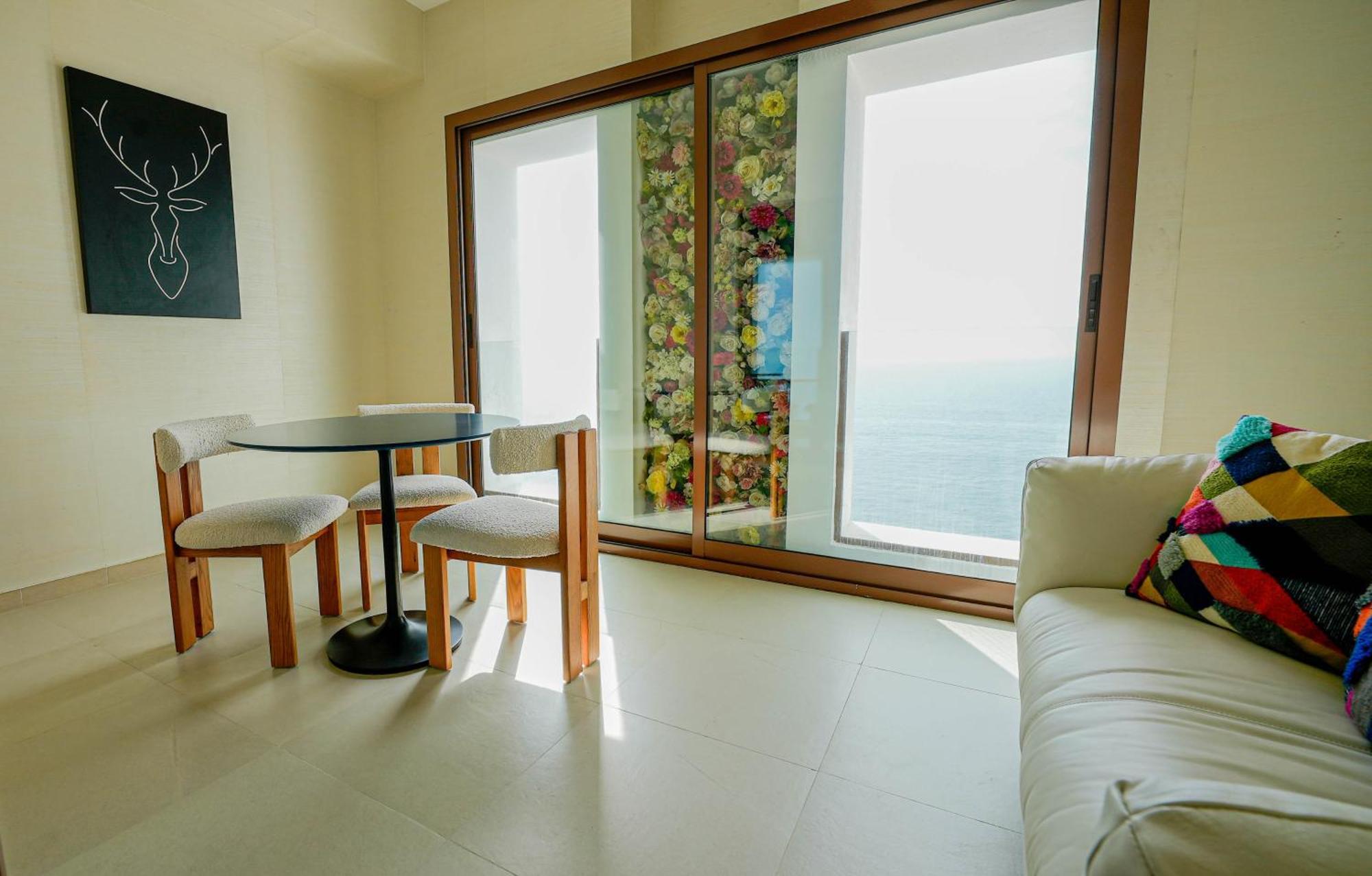 Stunning Infinite Sea View Three Bedroom Plus Maid's In Palm Jumeirah Apartamento Dubái