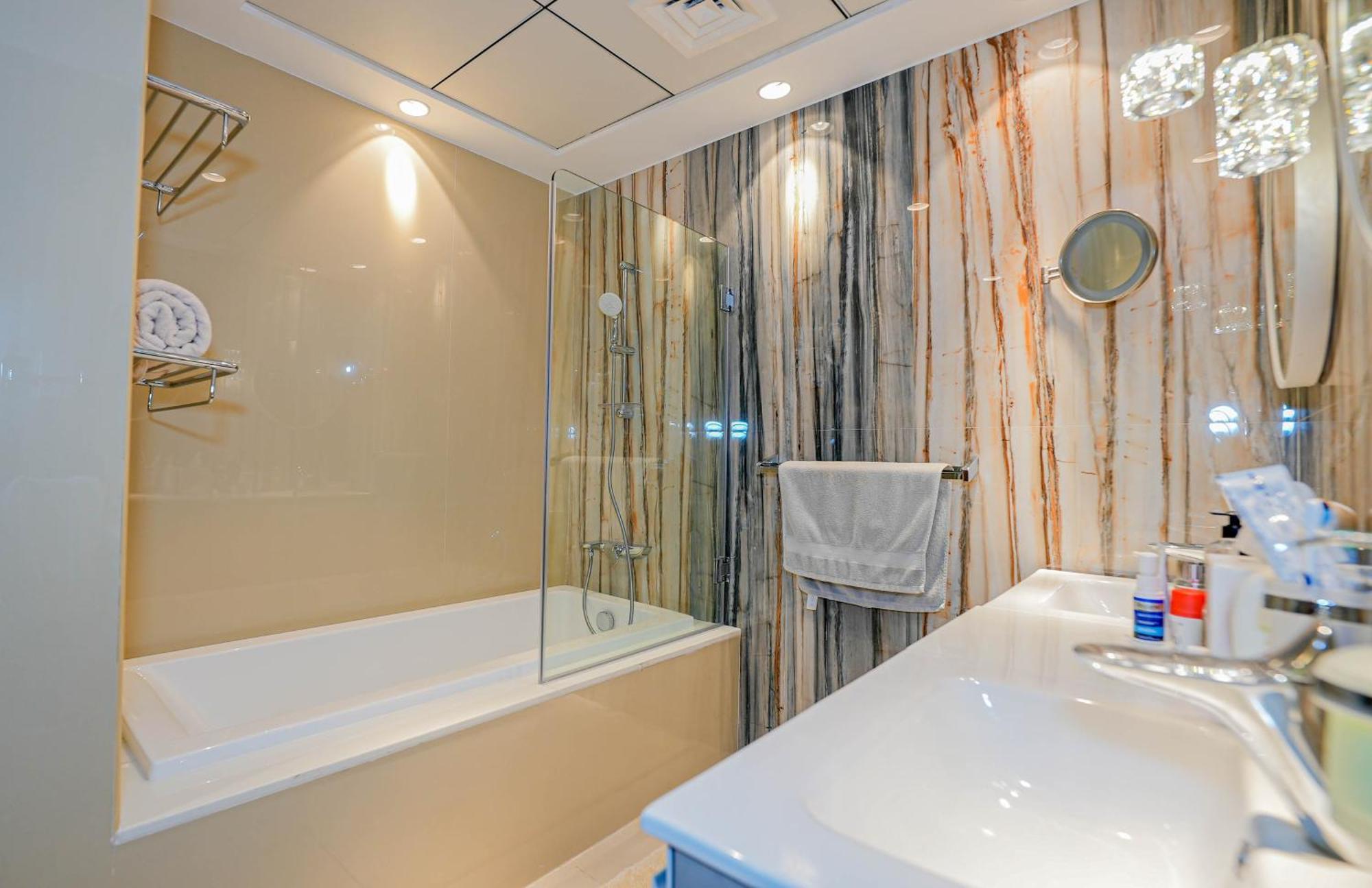 Apartamento Stunning Infinite Sea View Three Bedroom Plus Maid's In Palm Jumeirah Dubái