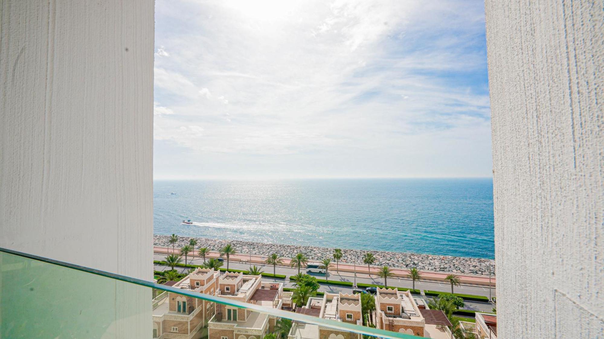 Stunning Infinite Sea View Three Bedroom Plus Maid's In Palm Jumeirah Apartamento *