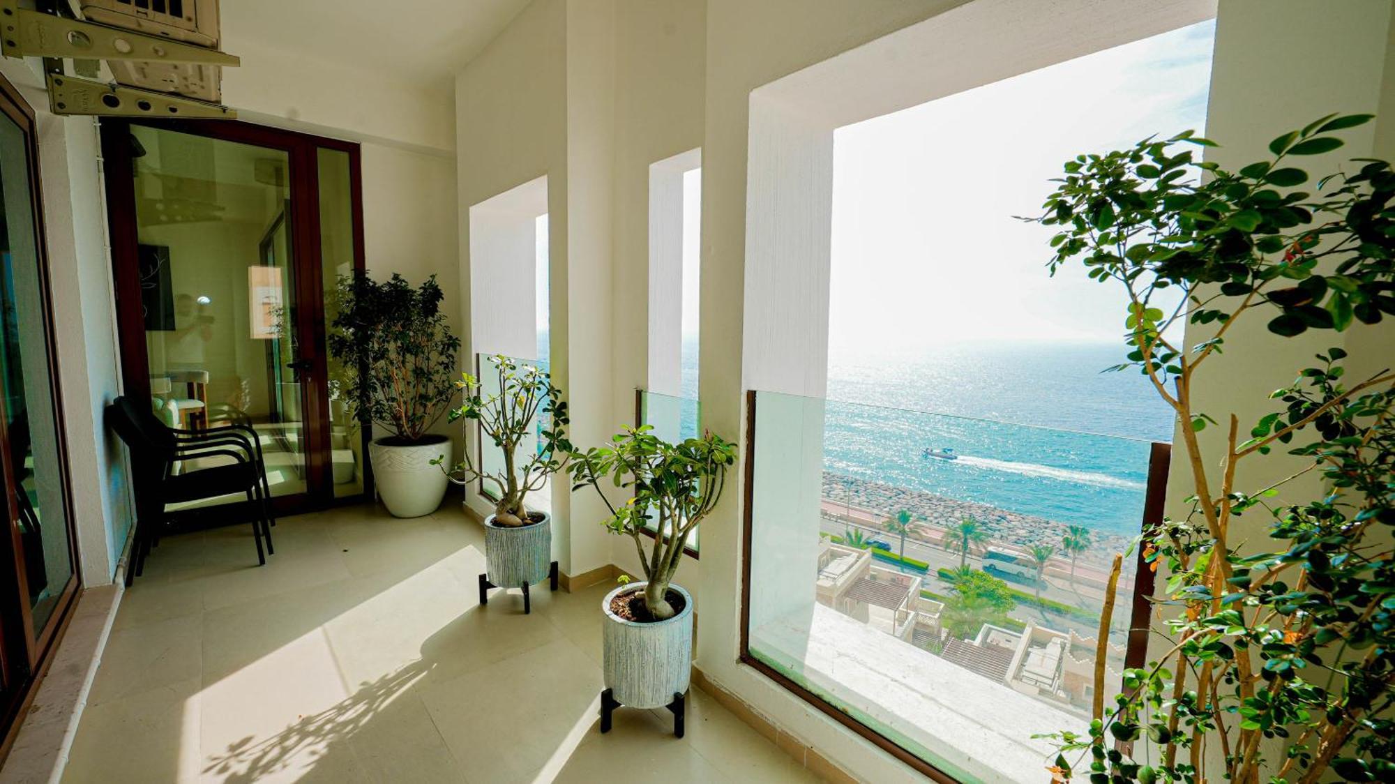 Apartamento Stunning Infinite Sea View Three Bedroom Plus Maid's In Palm Jumeirah Dubái