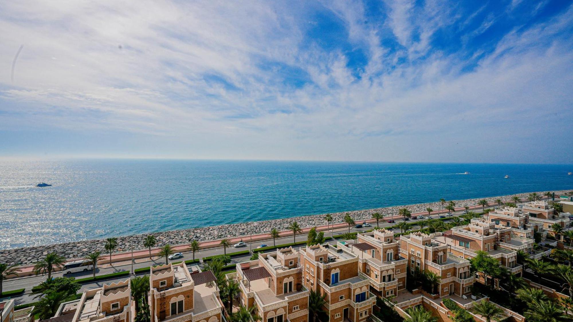 Stunning Infinite Sea View Three Bedroom Plus Maid's In Palm Jumeirah Apartamento