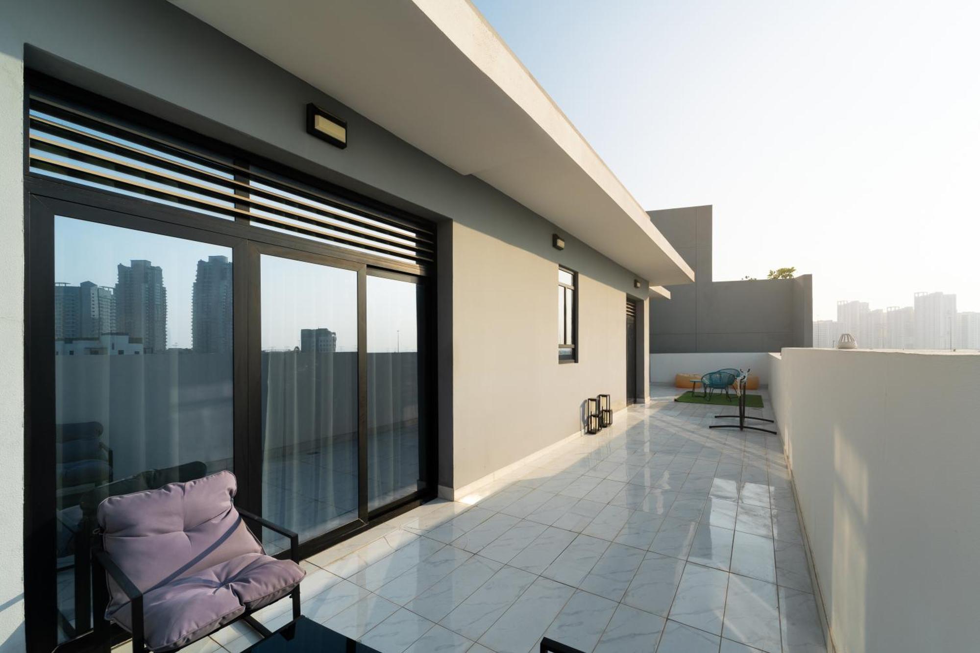 Izzzi Life Mint Apartahotel