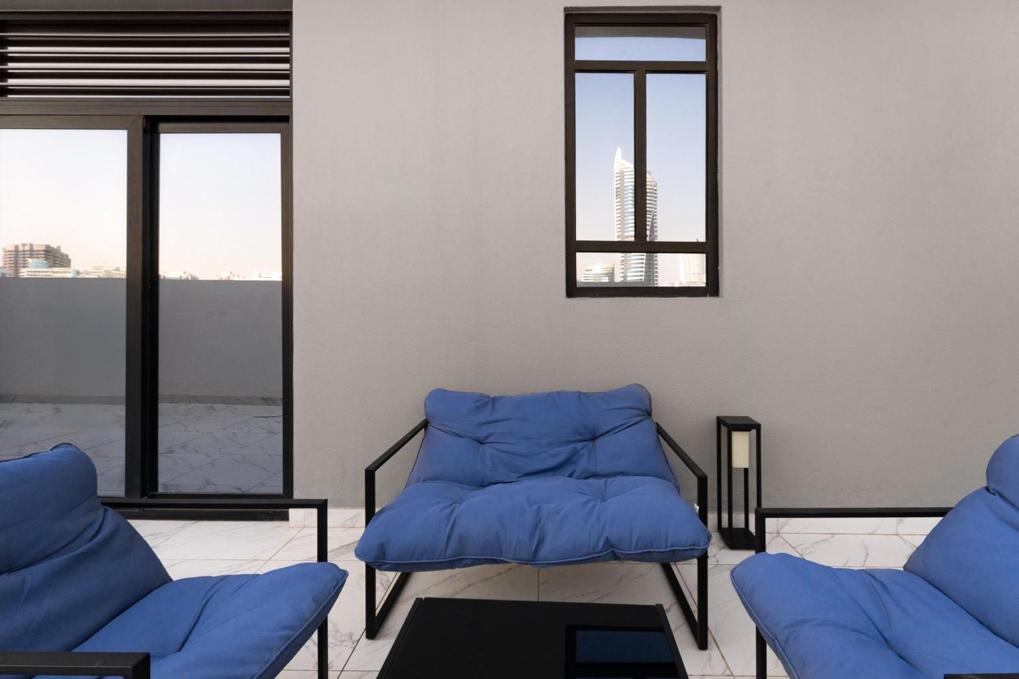 Izzzi Life Mint Apartahotel *