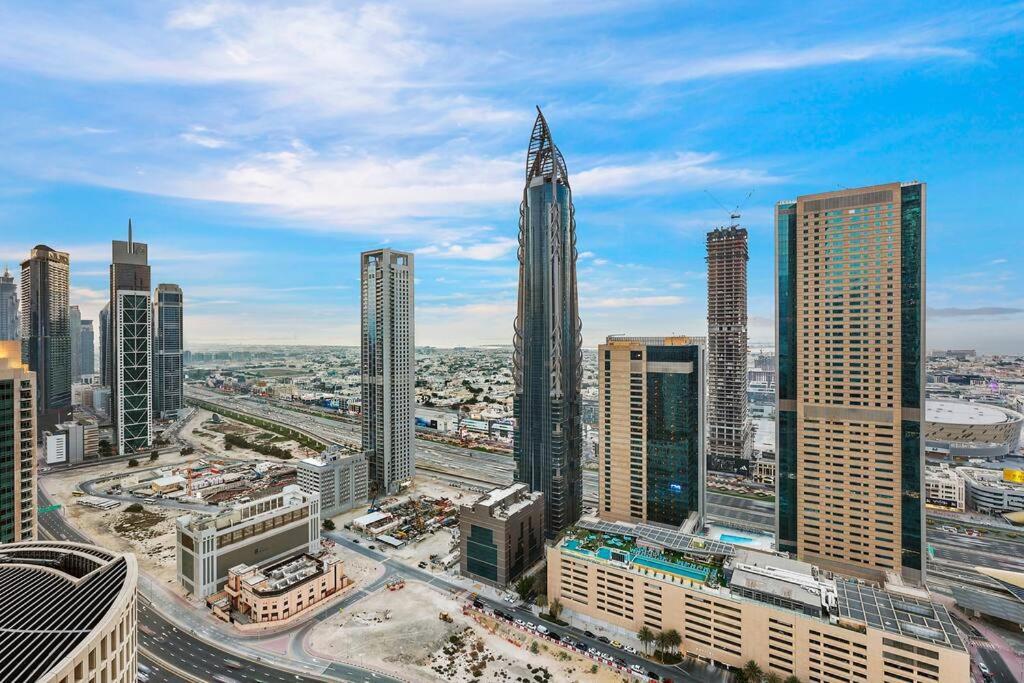 First Class 3br Panoramic Skyline View *