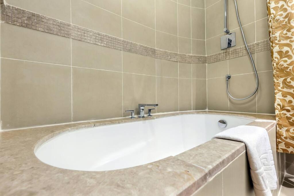 First Class 3br Panoramic Skyline View Dubaï
