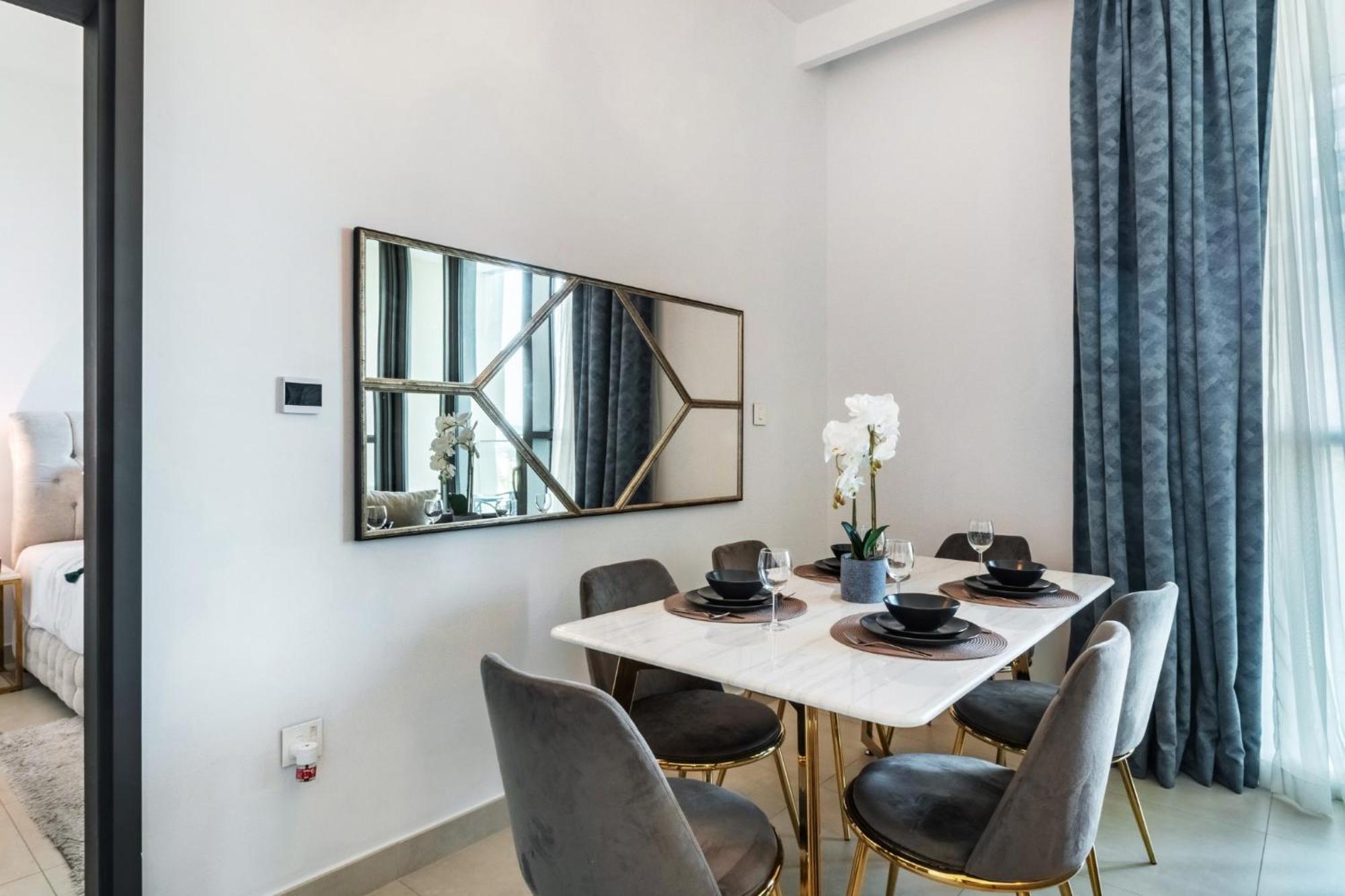 Classy Downtown Bliss With Mall Access Appartement Dubaï