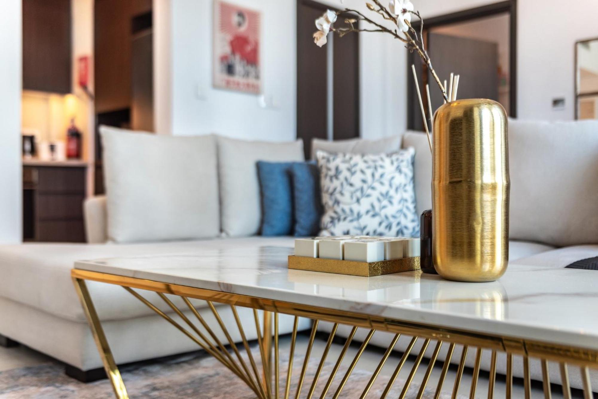 Appartement Classy Downtown Bliss With Mall Access Dubaï