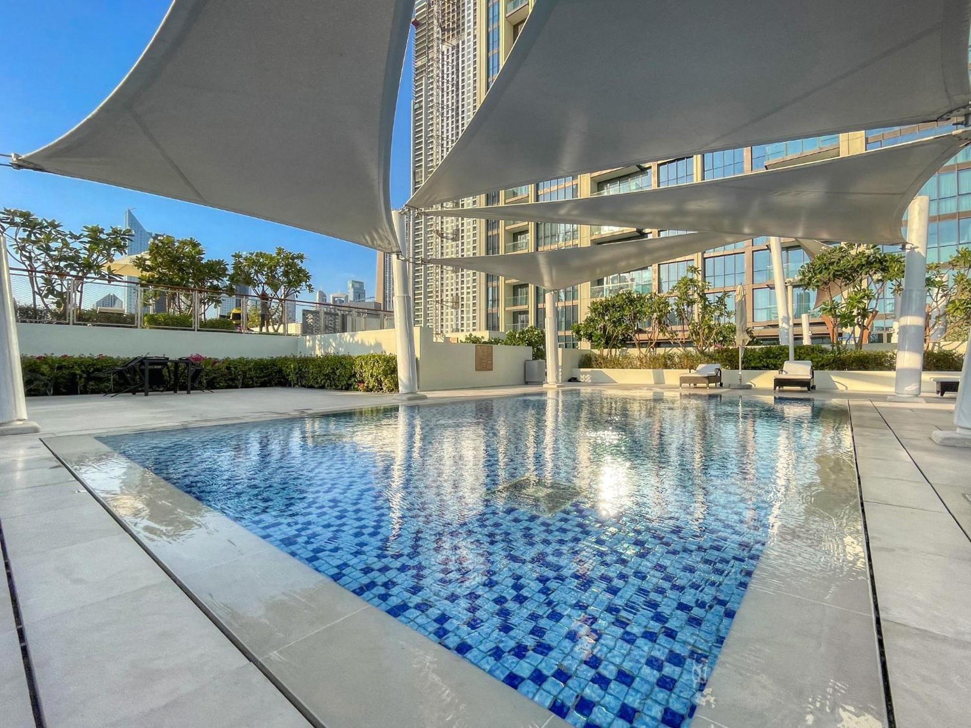 Classy Downtown Bliss With Mall Access Appartement Dubaï