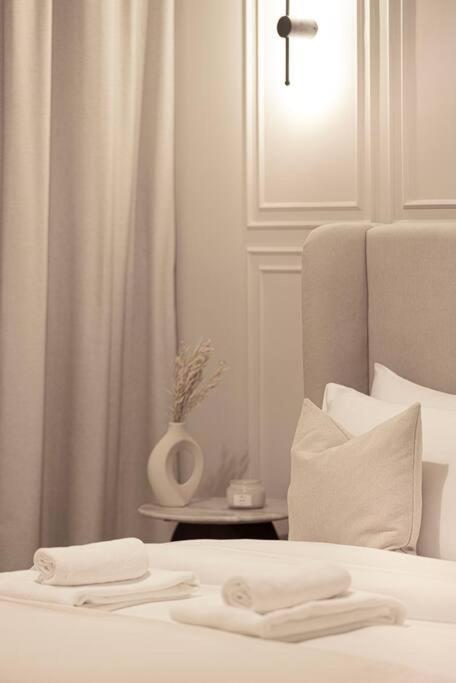 Iconic 2br With Burj Khalifa And Fountain Views - Next To Opera And Near Mall *