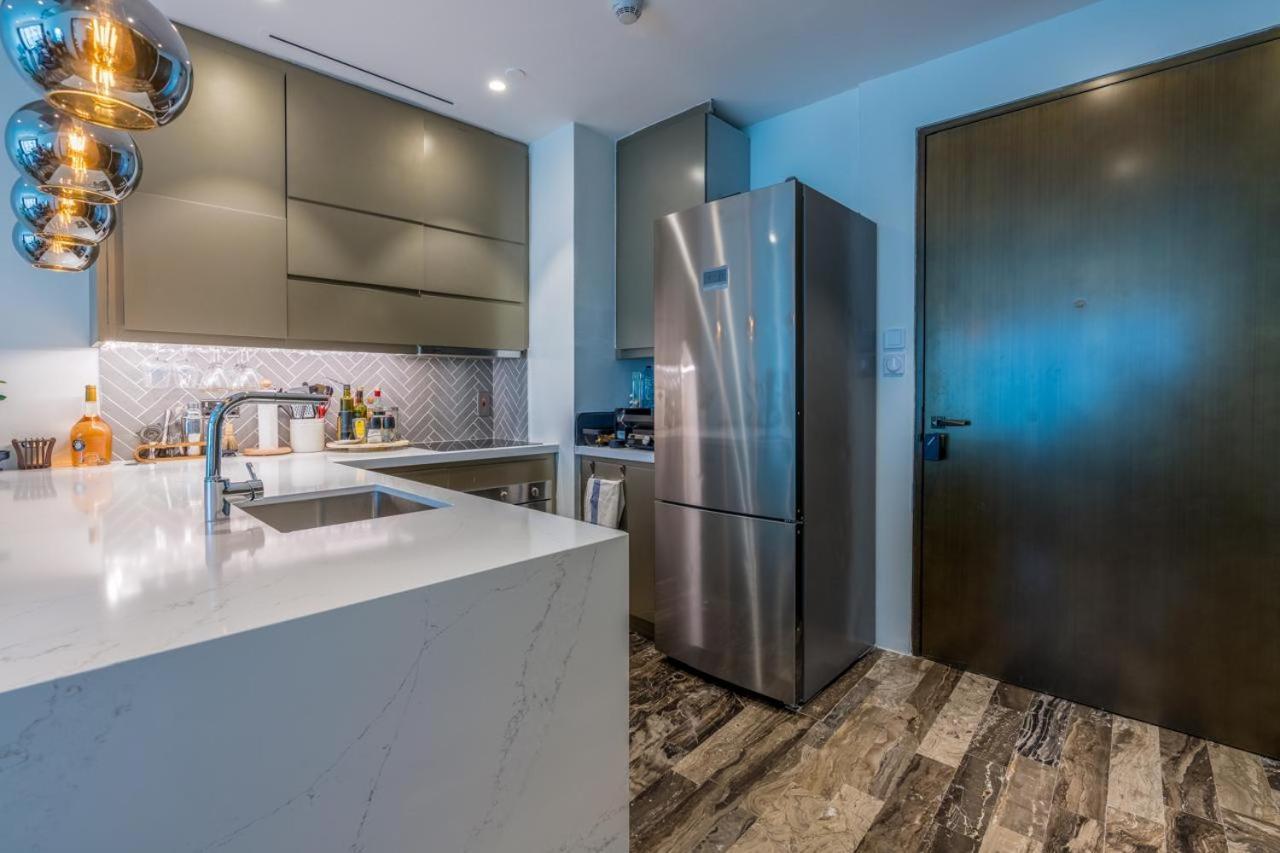 Luxurious 1bhk Damac Heights Marina Apartemen *