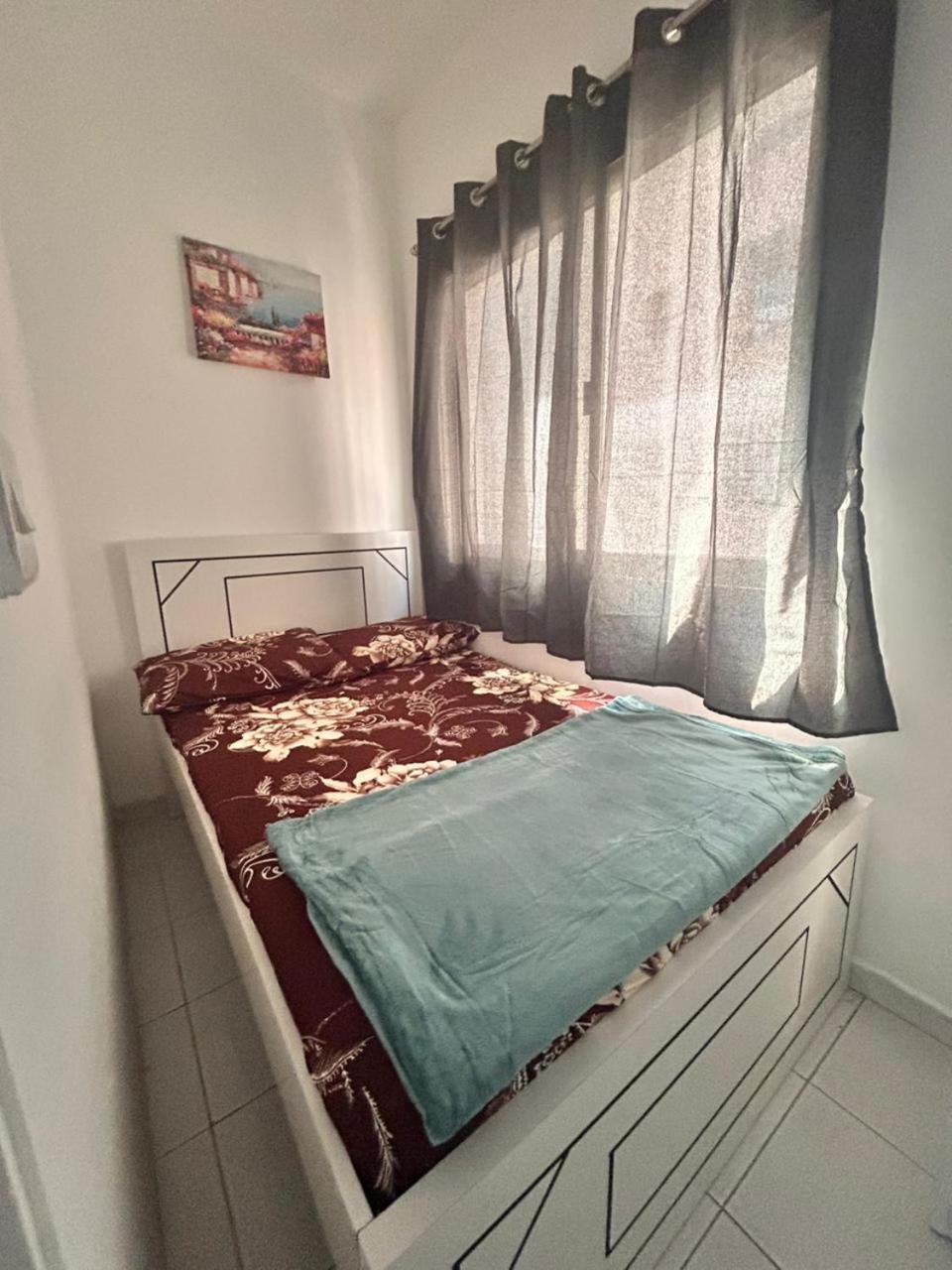 Decent Unisex Private In Rolla Street Bur
