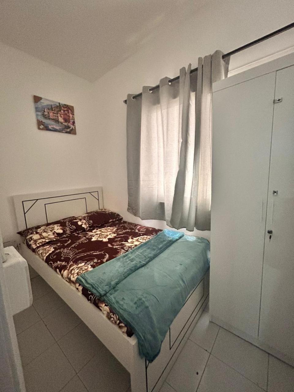 Séjour chez l'habitant Decent Unisex Private In Rolla Street Bur *