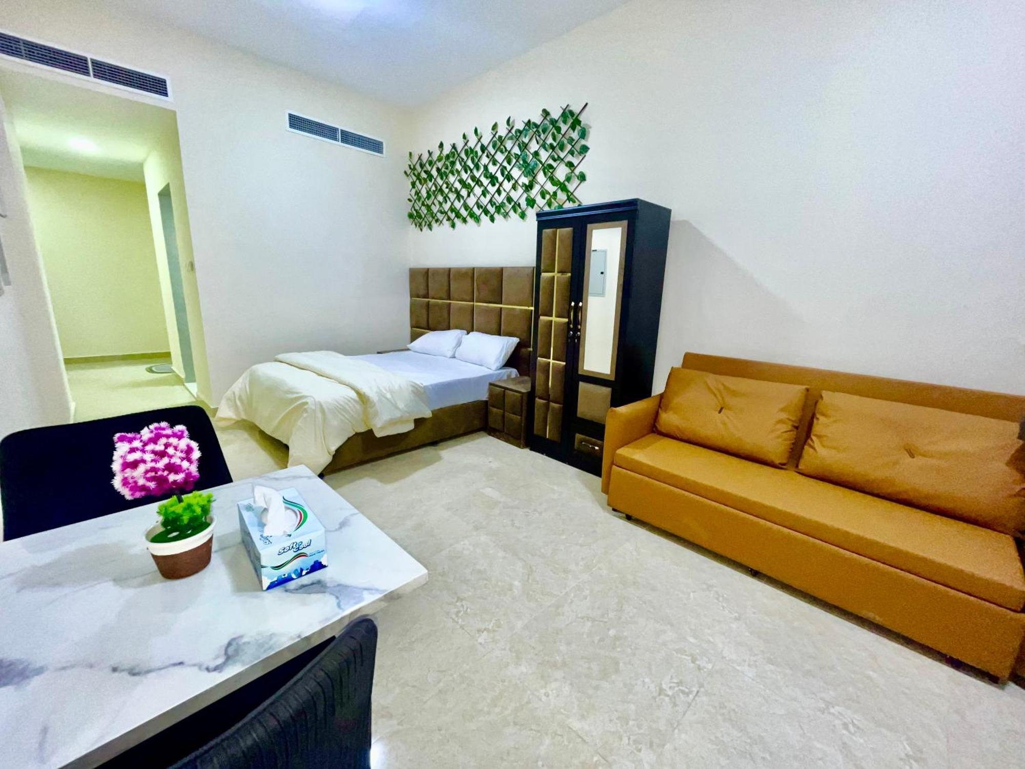 Executive In Al Karama Appartement