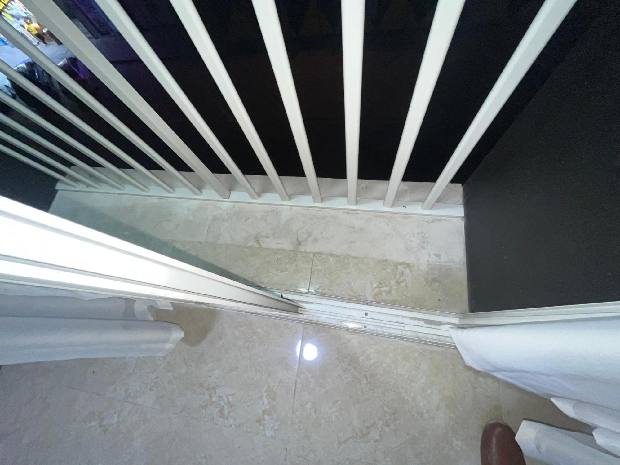 Executive In Al Karama Appartement