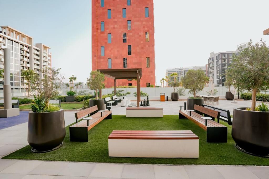 Cozy With Garden Views In Nad Al Sheba Apartamento