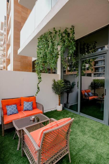 Cozy With Garden Views In Nad Al Sheba Apartamento Dubai