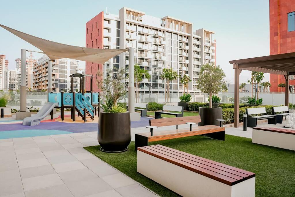 Cozy With Garden Views In Nad Al Sheba Apartamento Dubai
