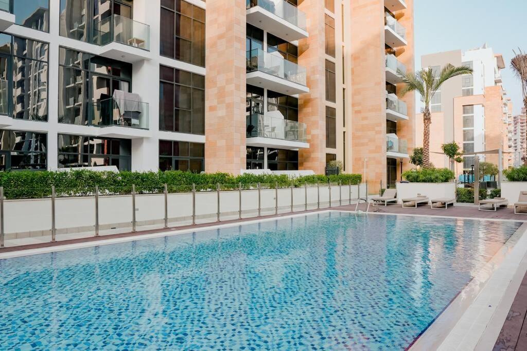 Apartamento Cozy With Garden Views In Nad Al Sheba Dubai