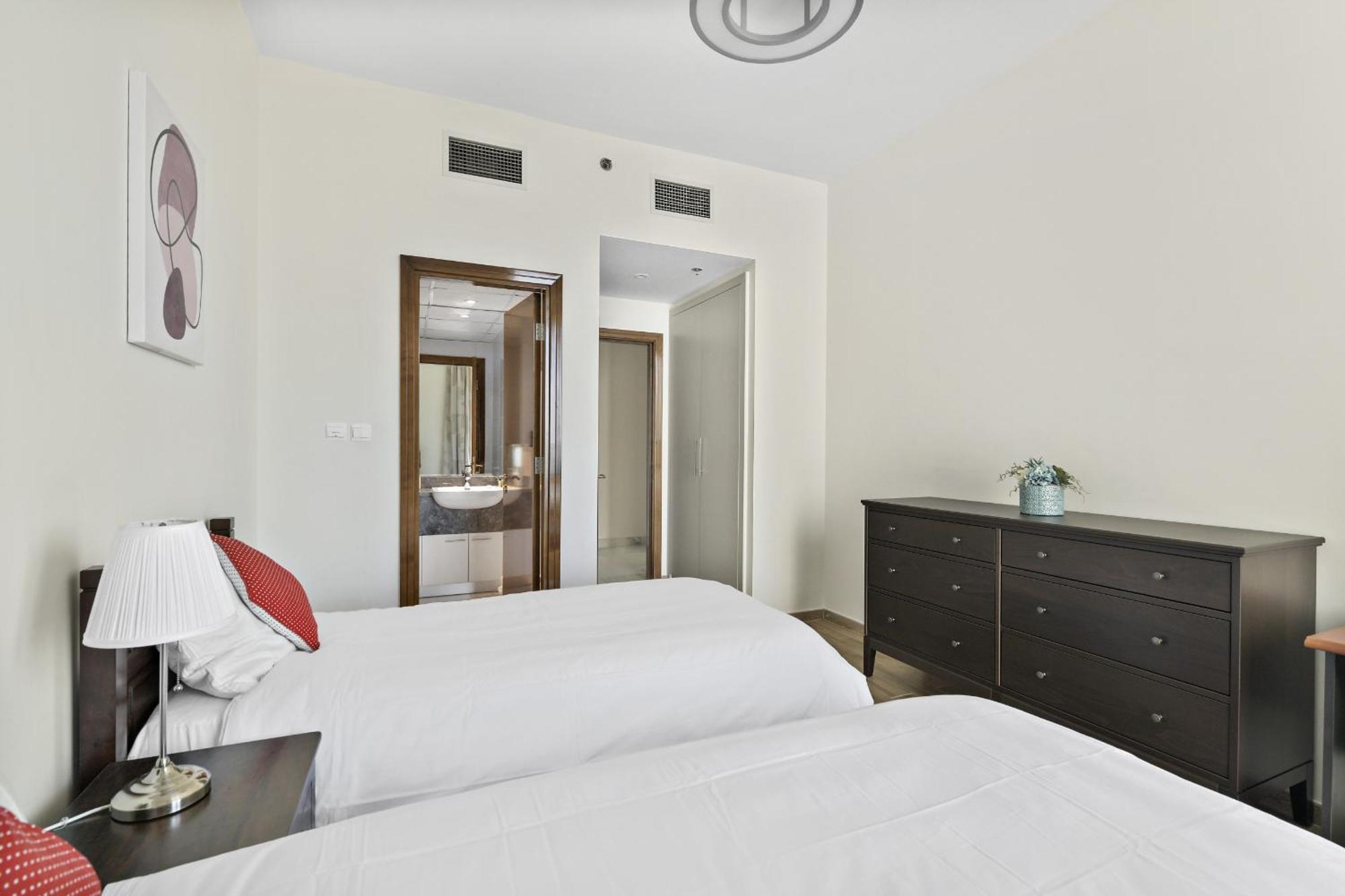 Vayk - Spacious Two-bedroom Appartement *