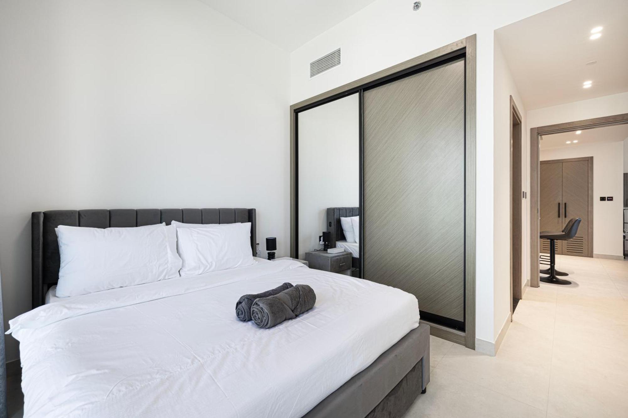 Luxury 2br Burj View & Jacuzzi Apartment Dubai
