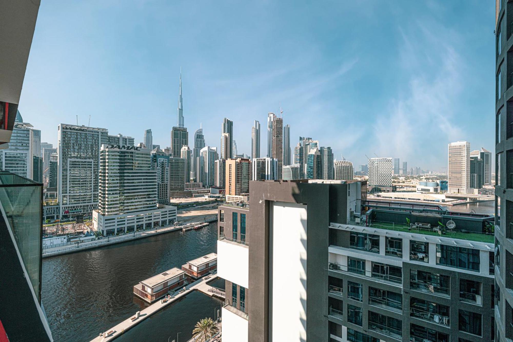 Luxury 2br Burj View & Jacuzzi * Dubai