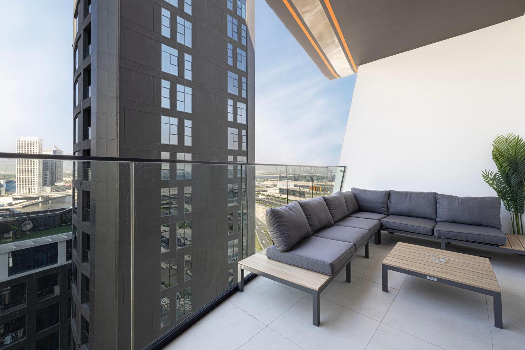 Luxury 2br Burj View & Jacuzzi Apartment Dubai