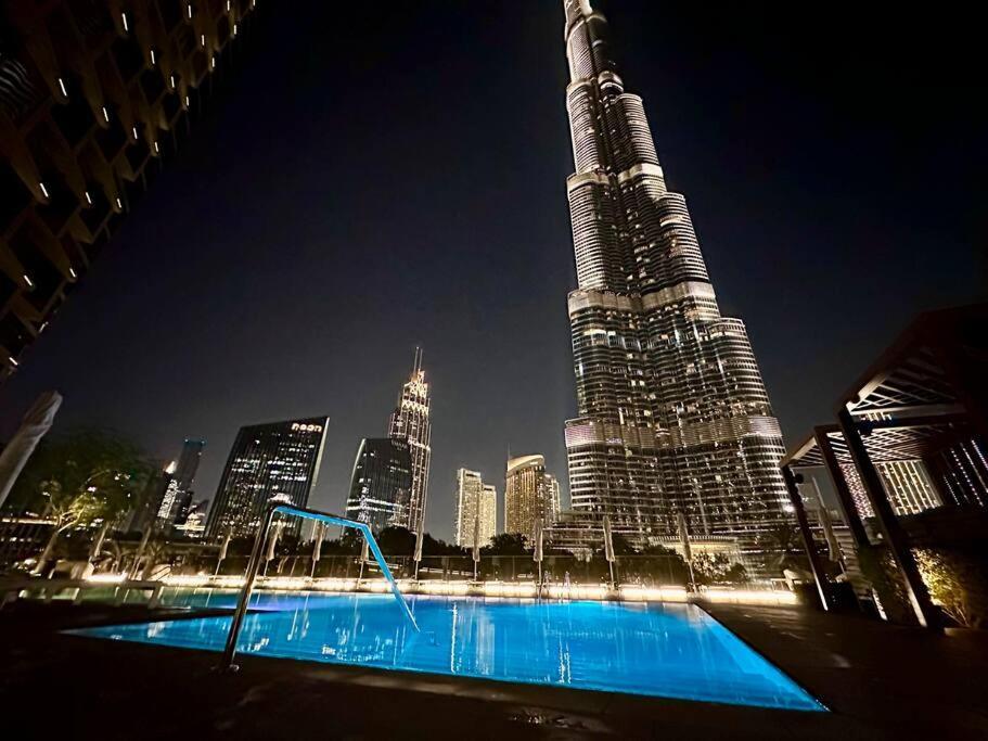 First Class 1br Charming City Views *