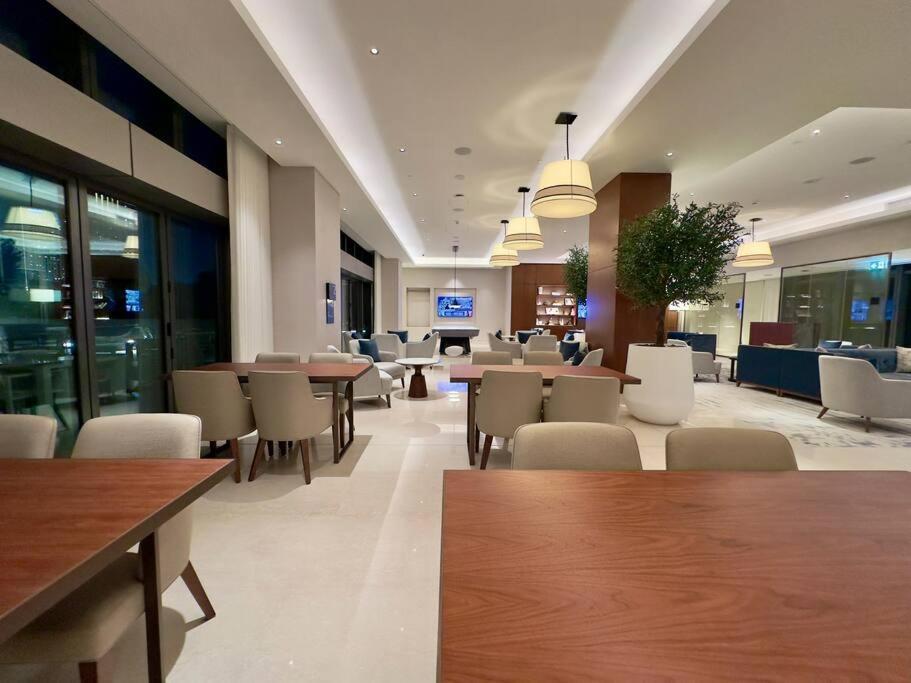 First Class 1br Charming City Views Appartement Dubaï